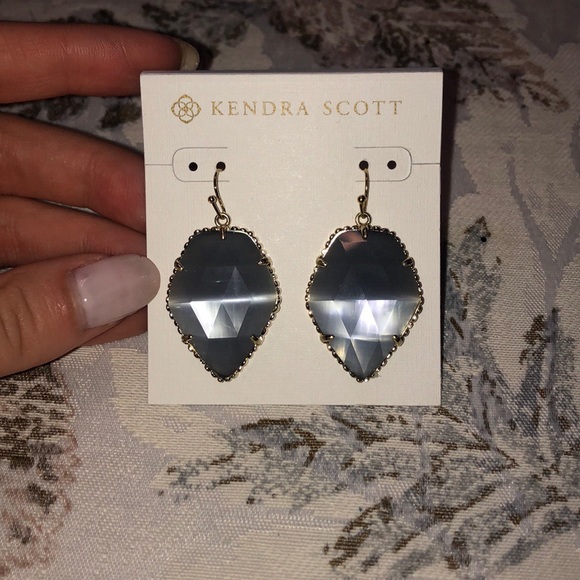 Kendra Scott Earrings - Picture 1 of 2